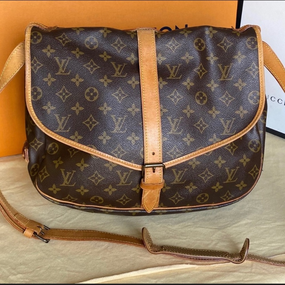 Auth Samur 35 Louis Vuitton Crossbody